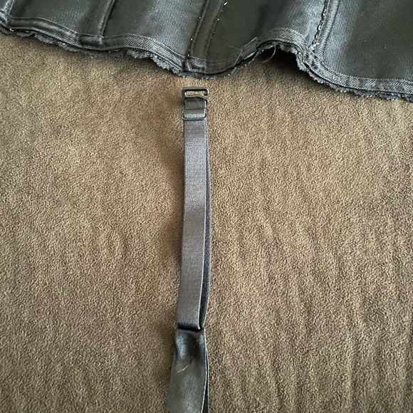 Black and silver sexy  bustier/corset with garters - Picture 10 of 14